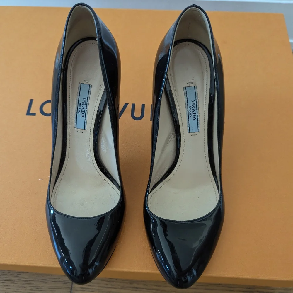 Prada Patent Heels. Excellent Condition. US size 7.5. EU size 38. - Picture 2 of 8